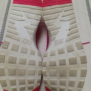 Nike- Pink Sneakers